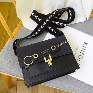 All black shoulder bag available.